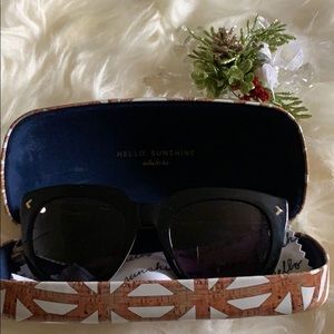 Black Sunglasses with Cork-Pattern Case